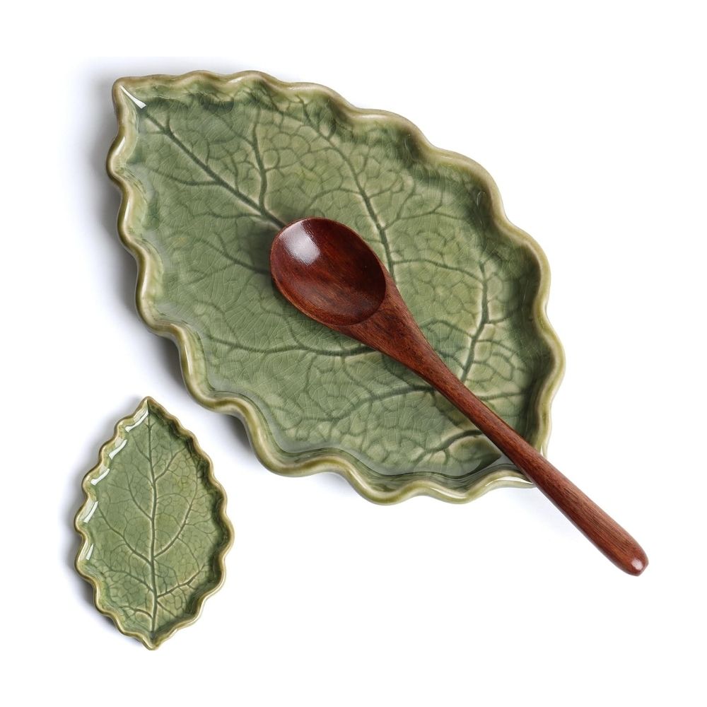Crafted with high-quality ceramic, our cute spoon rest adds a touch of elegance and modern flair to your kitchen décor. Not only does it keep your kitchen organized and chic, but it also doubles as a lovely decorative piece, enhancing the overall aesthetic